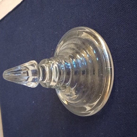 ANCHOR HOCKING VINTAGE COVERED CANDY JAR, CLEAR PRESSED GLASS, RINGED PEDESTAL - Picture 5 of 6